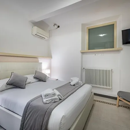 Yid Agnolo Three Bedroom In Apartment Florence