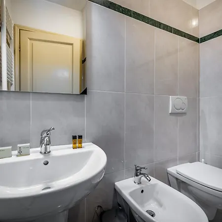 Yid Agnolo Three Bedroom In Apartment