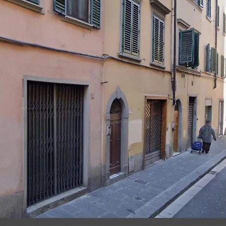Yid Agnolo Three Bedroom In Apartment *