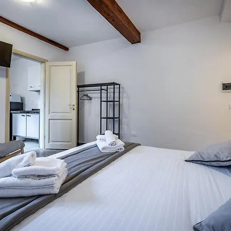 Yid Agnolo Three Bedroom In Apartment Florence