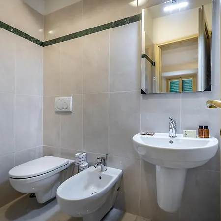 Yid Agnolo Three Bedroom In Apartment