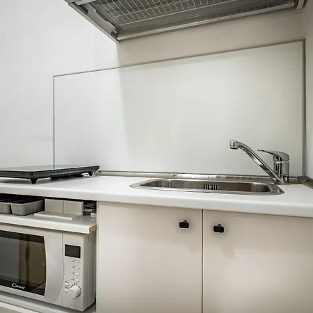 Yid Agnolo Three Bedroom In Apartment *