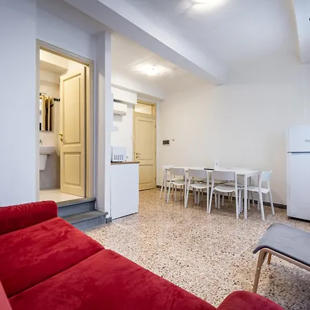 Yid Agnolo Three Bedroom In Apartment