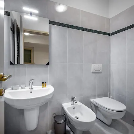 Yid Agnolo Three Bedroom In Apartamento