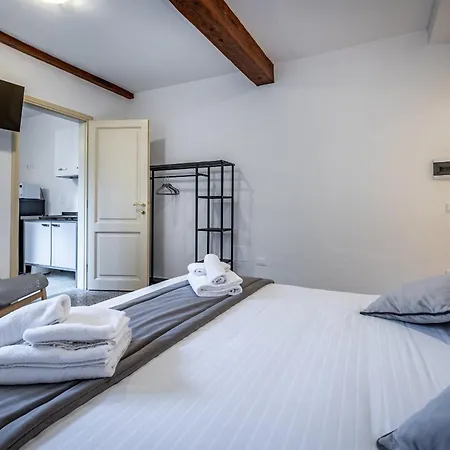 Yid Agnolo Three Bedroom In *