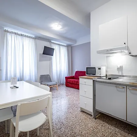 Yid Agnolo Three Bedroom In Apartman *